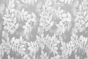 Table linen with leaf embroidery adding refined natural beauty, perfect for seasonal or nature-inspired tables.